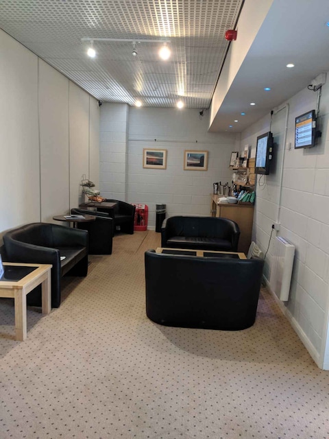 Lounge thumbnail 1