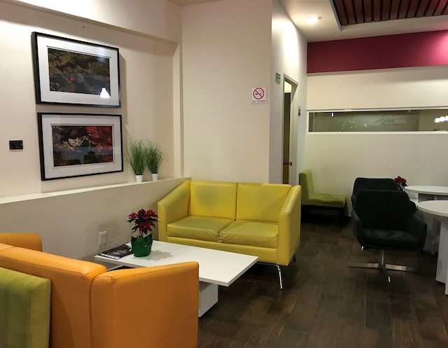 Lounge thumbnail 2