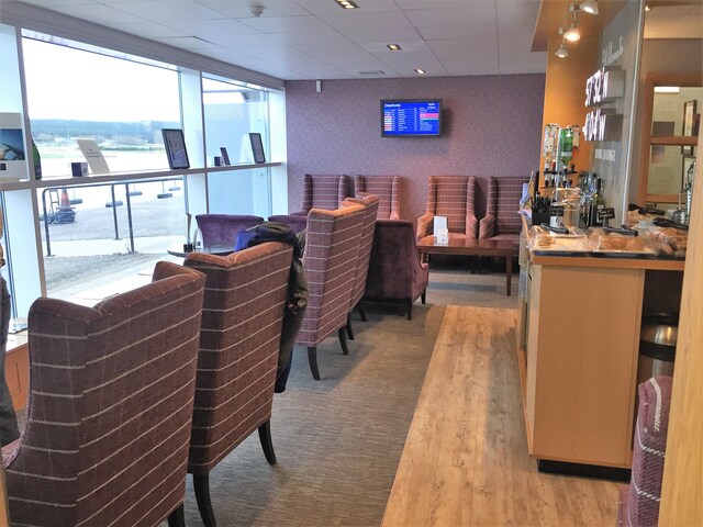 Lounge thumbnail 2