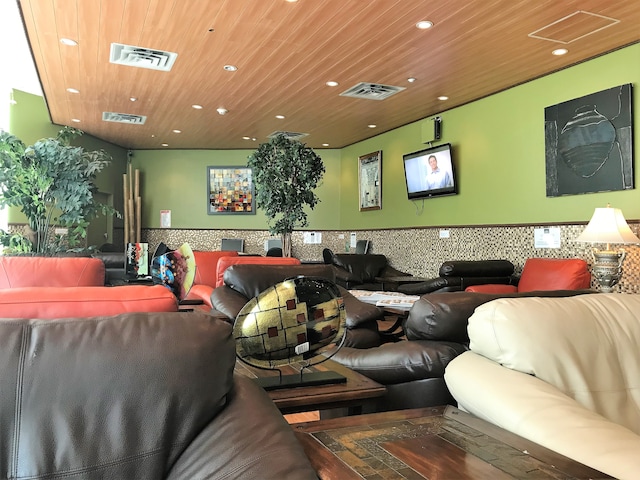Lounge thumbnail 1