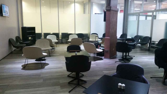 Lounge thumbnail 1