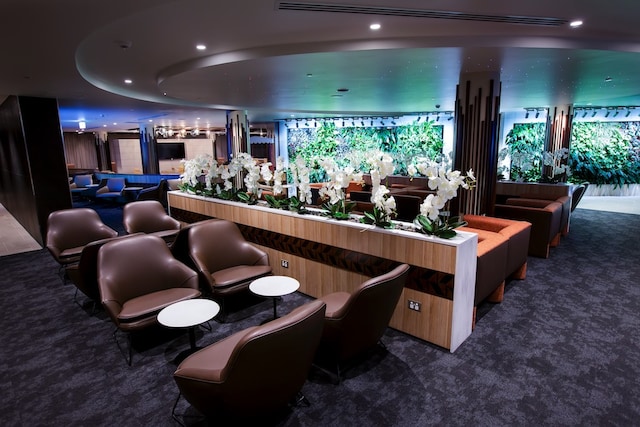 Lounge thumbnail 1