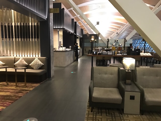 Lounge thumbnail 2