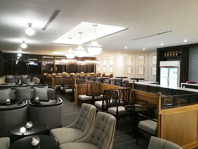 Lounge thumbnail 1
