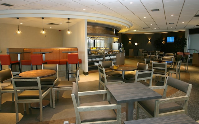 Lounge thumbnail 3