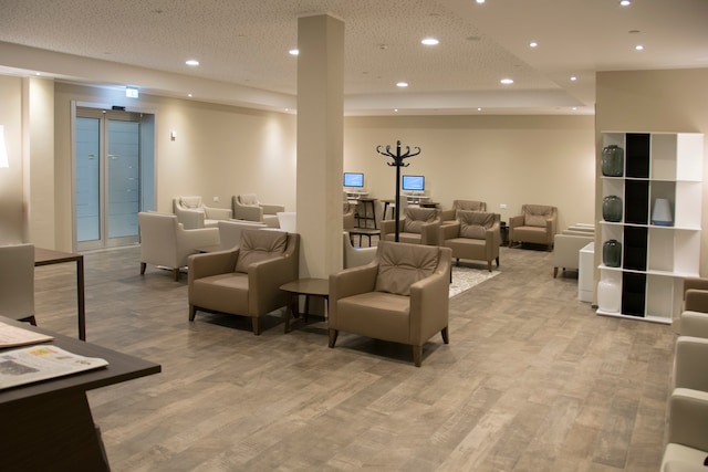 Lounge thumbnail 3