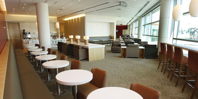 Lounge thumbnail 1