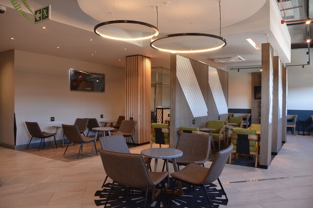Lounge thumbnail 1