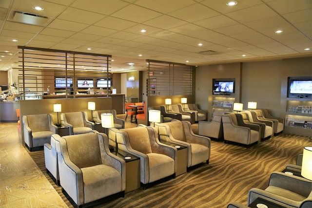 Lounge thumbnail 3