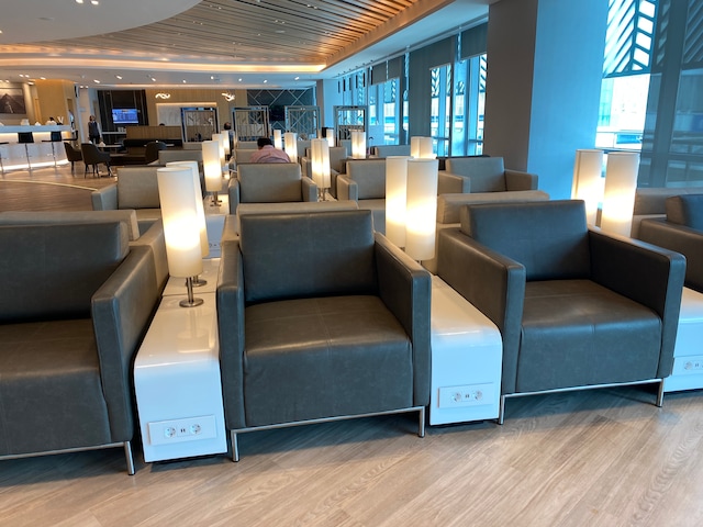 Lounge thumbnail 5