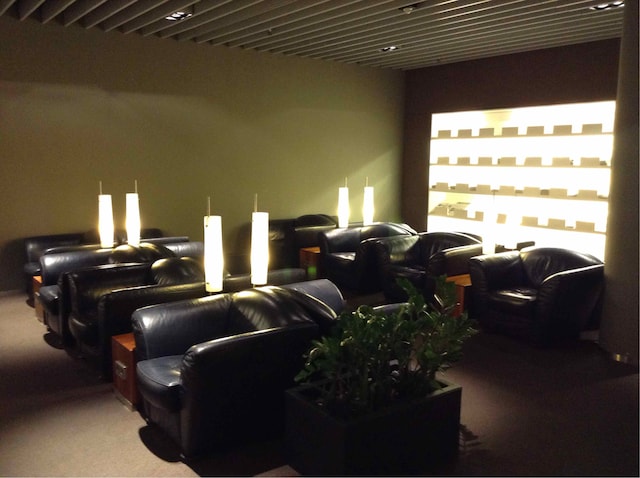 Lounge thumbnail 1