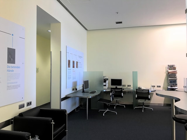 Lounge thumbnail 5