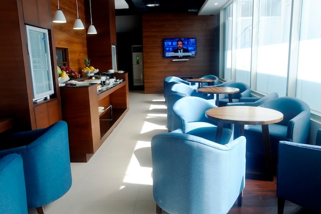 Lounge thumbnail 1