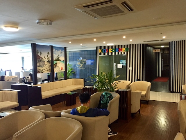 Lounge thumbnail 2