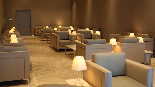 Lounge thumbnail 4