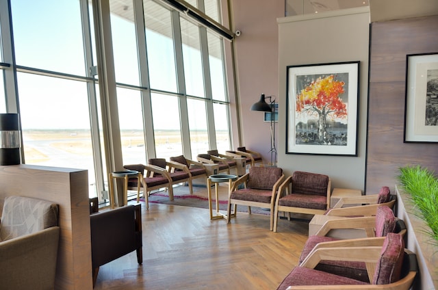 Lounge thumbnail 3