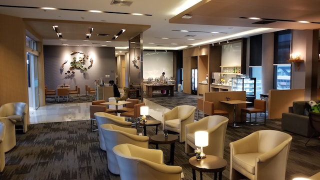Lounge thumbnail 5