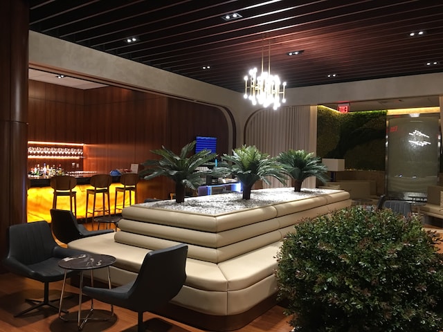 Lounge thumbnail 5