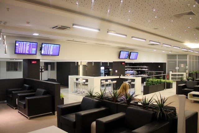 Lounge thumbnail 1