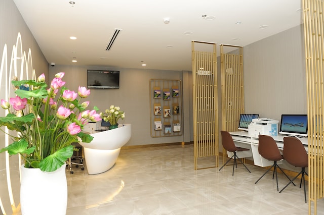 Lounge thumbnail 4