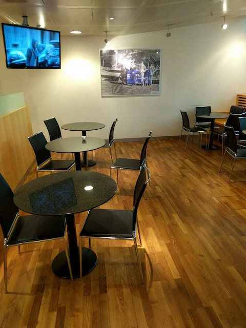 Lounge thumbnail 3