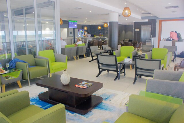 Lounge thumbnail 2