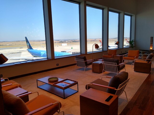 Lounge thumbnail 1