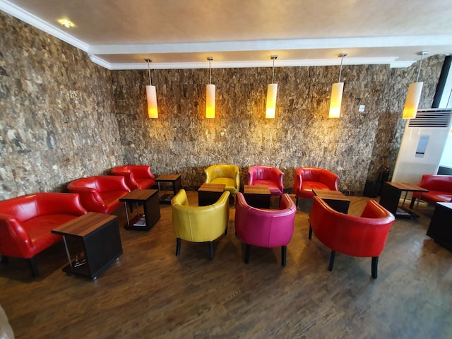 Lounge thumbnail 2