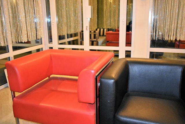 Lounge thumbnail 3