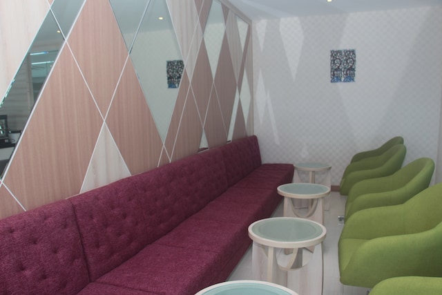 Lounge thumbnail 3