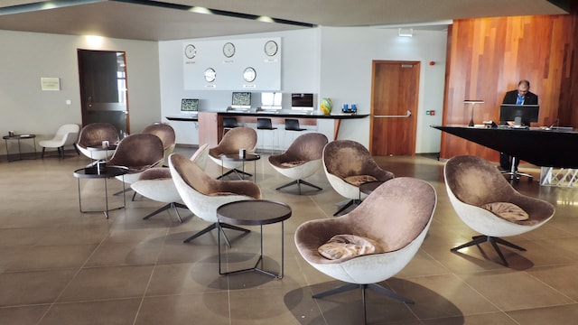 Lounge thumbnail 2